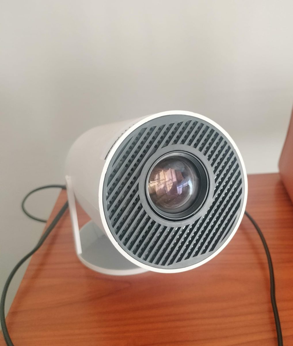 Android HY300 projector