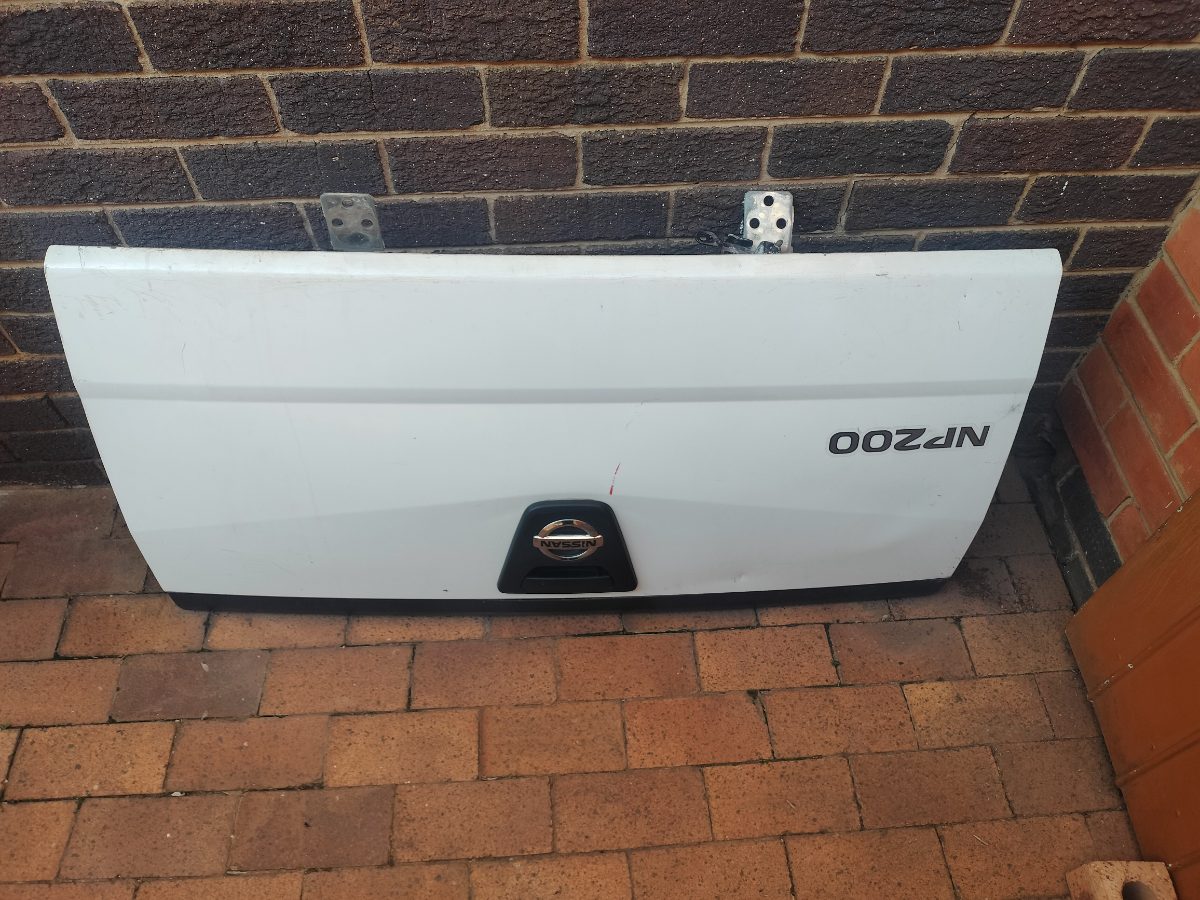 Np200 tailgate for sale