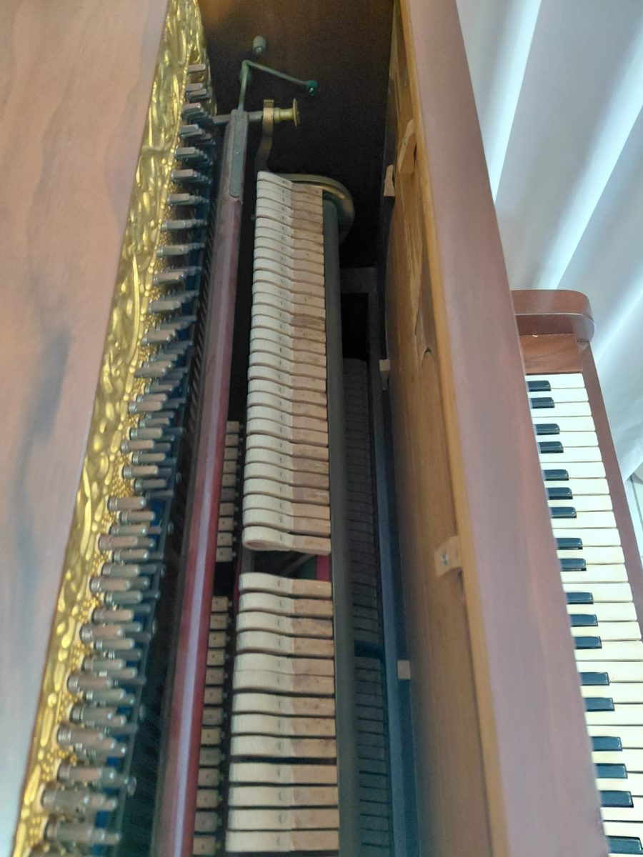 Upright Hoffmann Vintage Piano