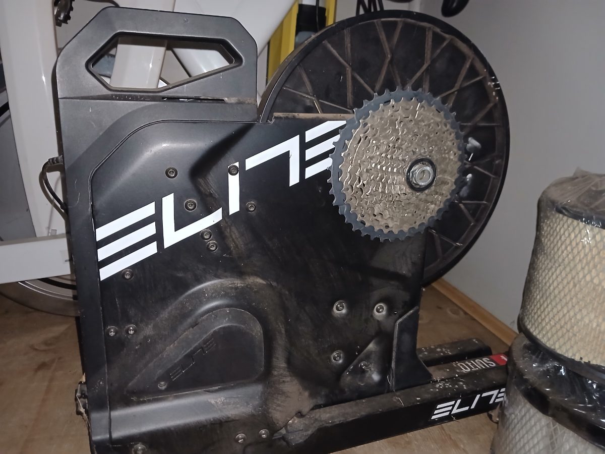 Elite indoor cycling trainer